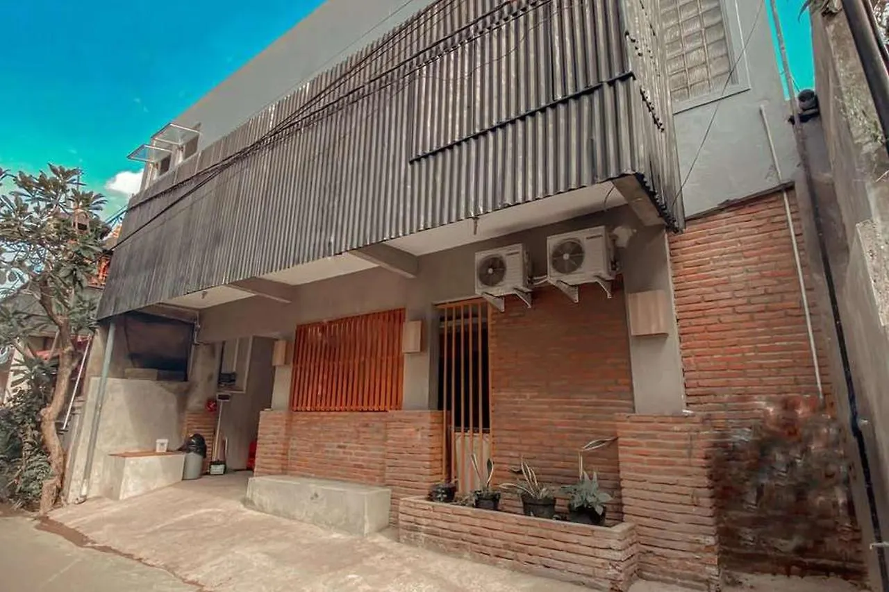 ** Hotel Reddoorz Hostel Near Ngurah Rai Airport Kuta Kuta Lombok Indonesia